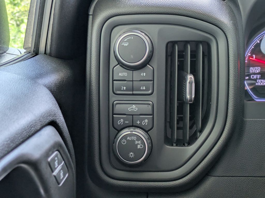 Thumbnail: 2022 Chevrolet Silverado 1500 - 29