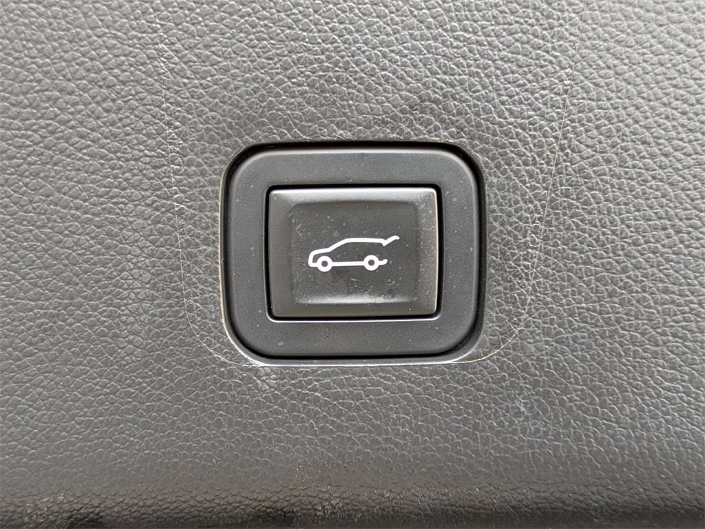 Thumbnail: 2020 Chevrolet Traverse - 23