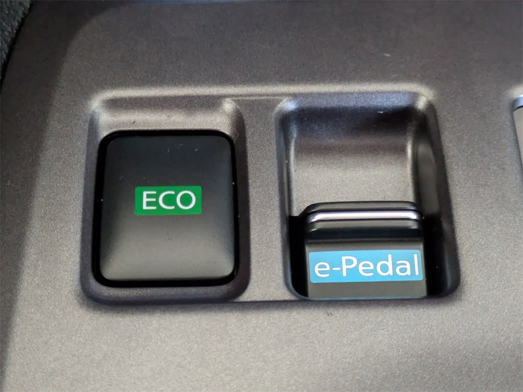 Thumbnail: 2023 Nissan Leaf - 27