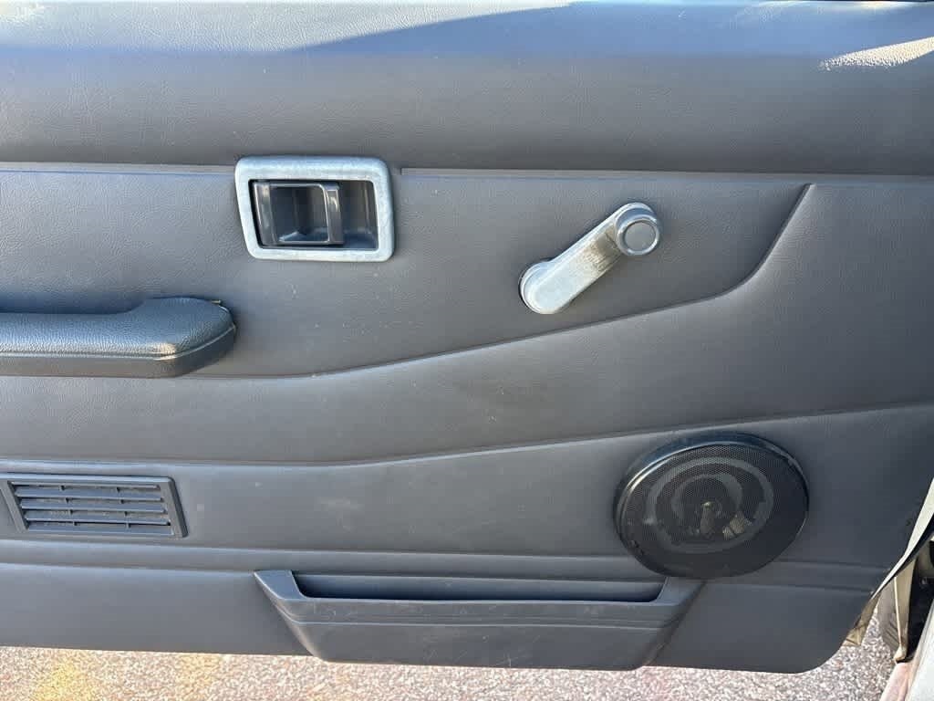 Thumbnail: 1997 Nissan Pickup - 15