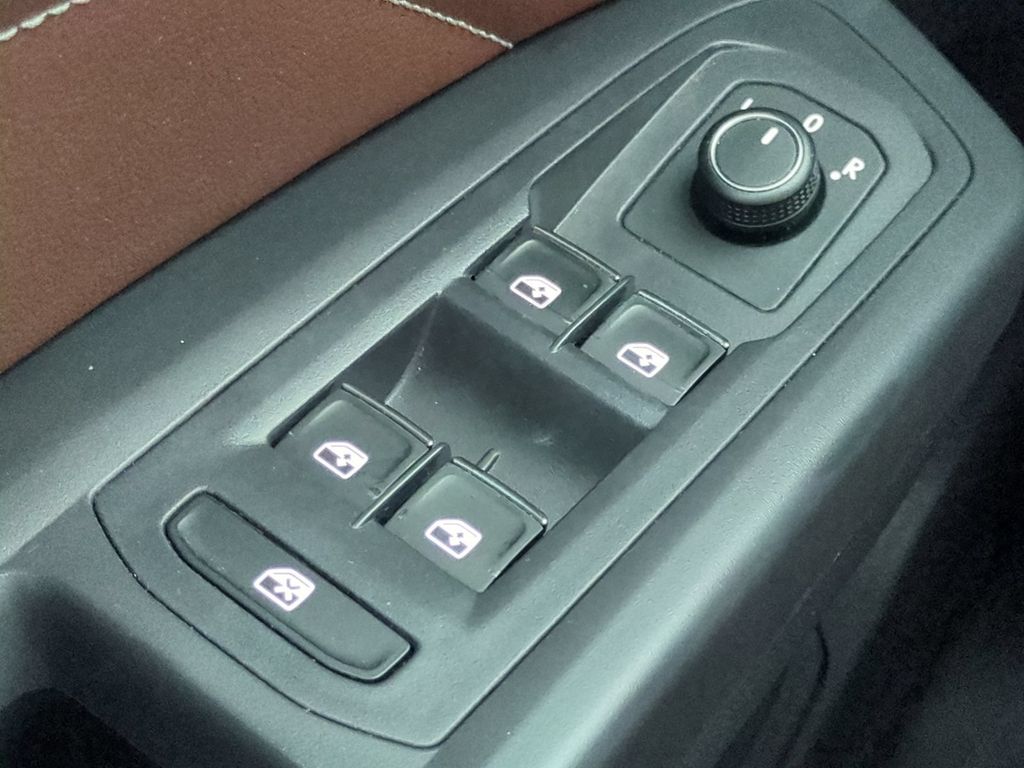 Thumbnail: 2021 Volkswagen Atlas - 32