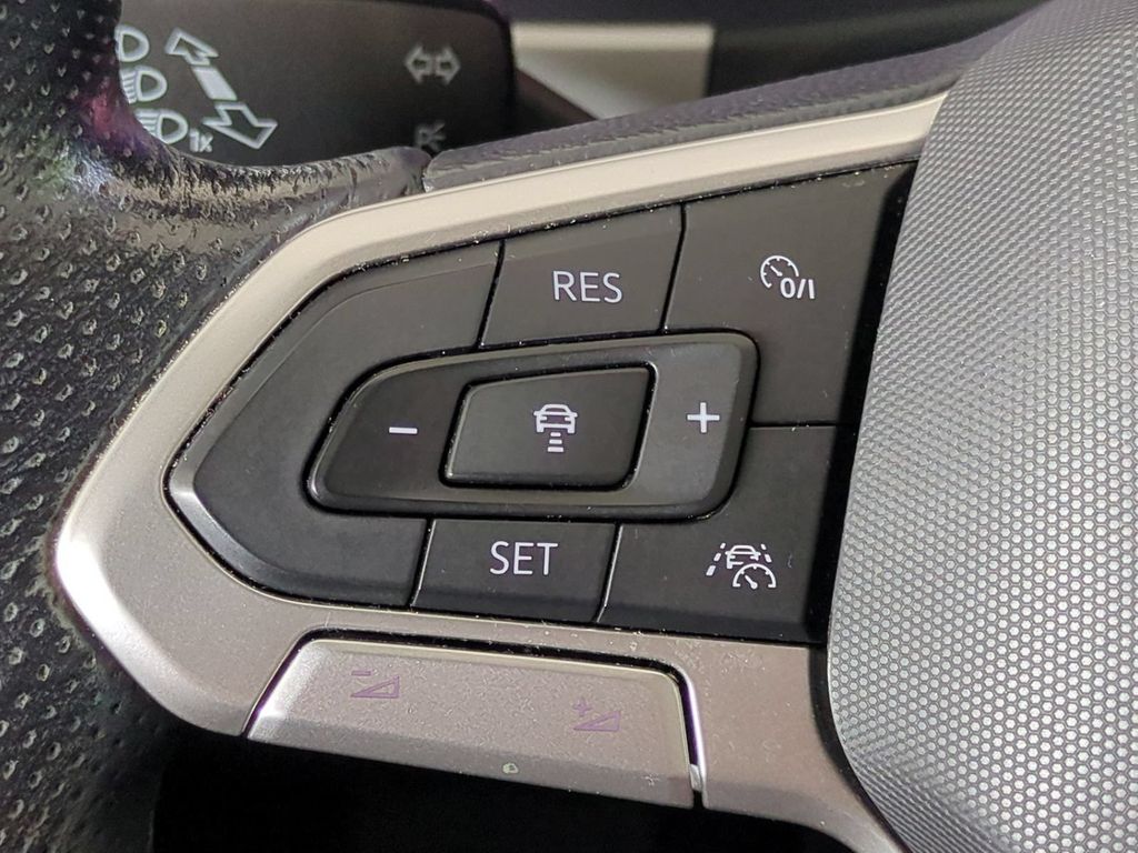 Thumbnail: 2021 Volkswagen Atlas - 33