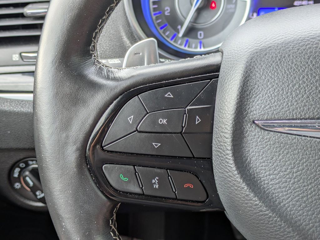 Thumbnail: 2020 Chrysler 300 - 32