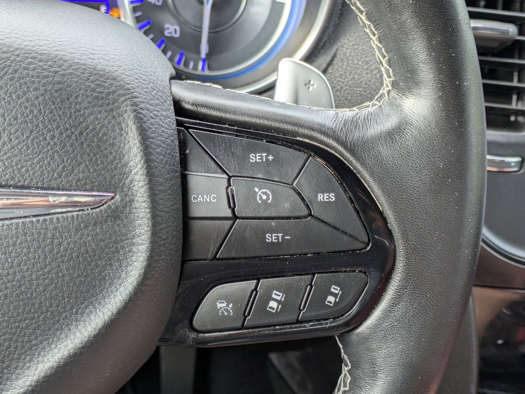 Thumbnail: 2020 Chrysler 300 - 33