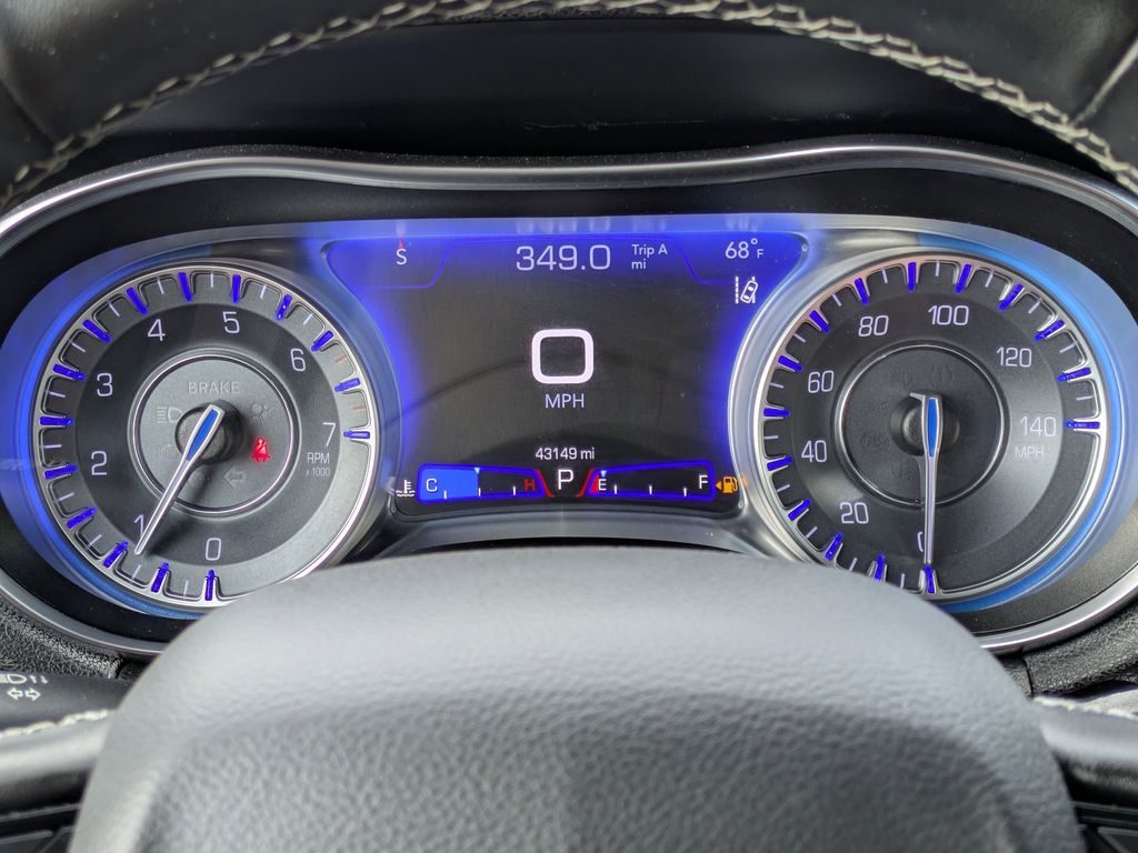 Thumbnail: 2020 Chrysler 300 - 34