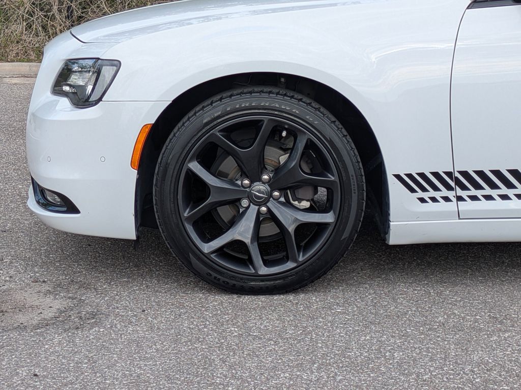 Thumbnail: 2020 Chrysler 300 - 8