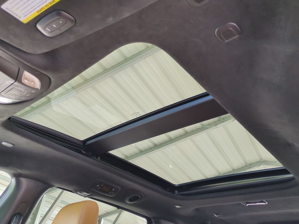 Thumbnail: 2022 Chrysler Pacifica - 25