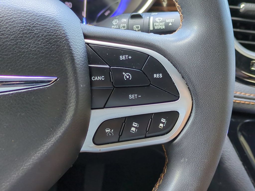 Thumbnail: 2022 Chrysler Pacifica - 32