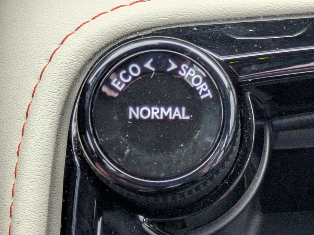 Thumbnail: 2024 Lexus ES - 32