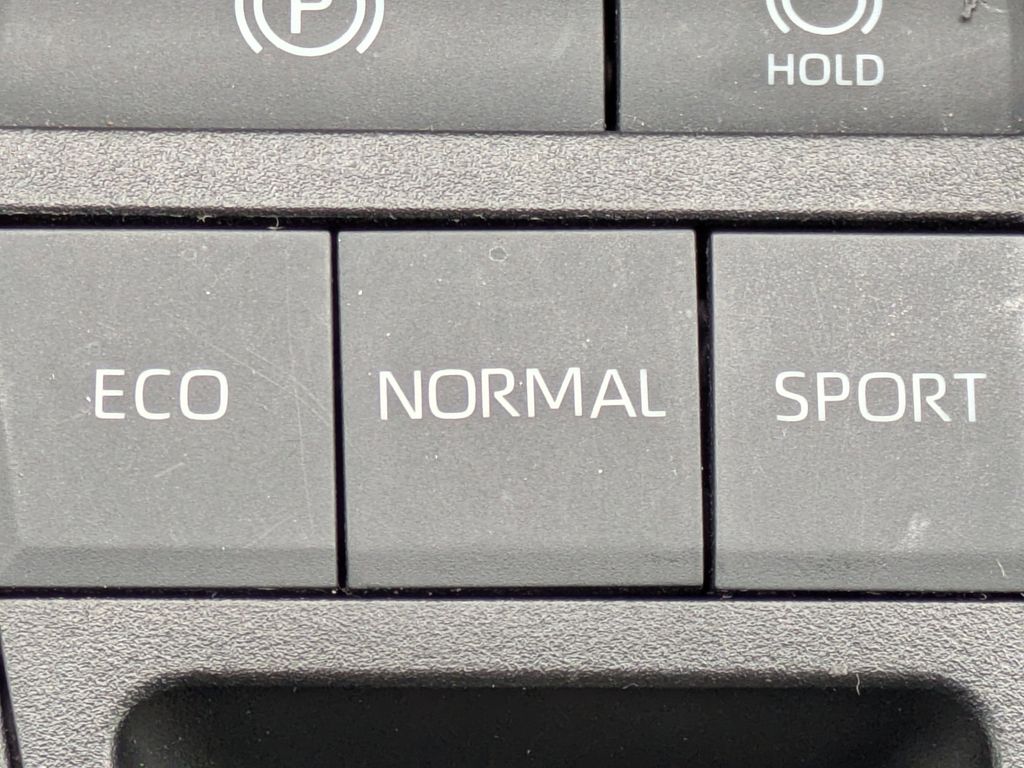 Thumbnail: 2021 Toyota RAV4 - 28