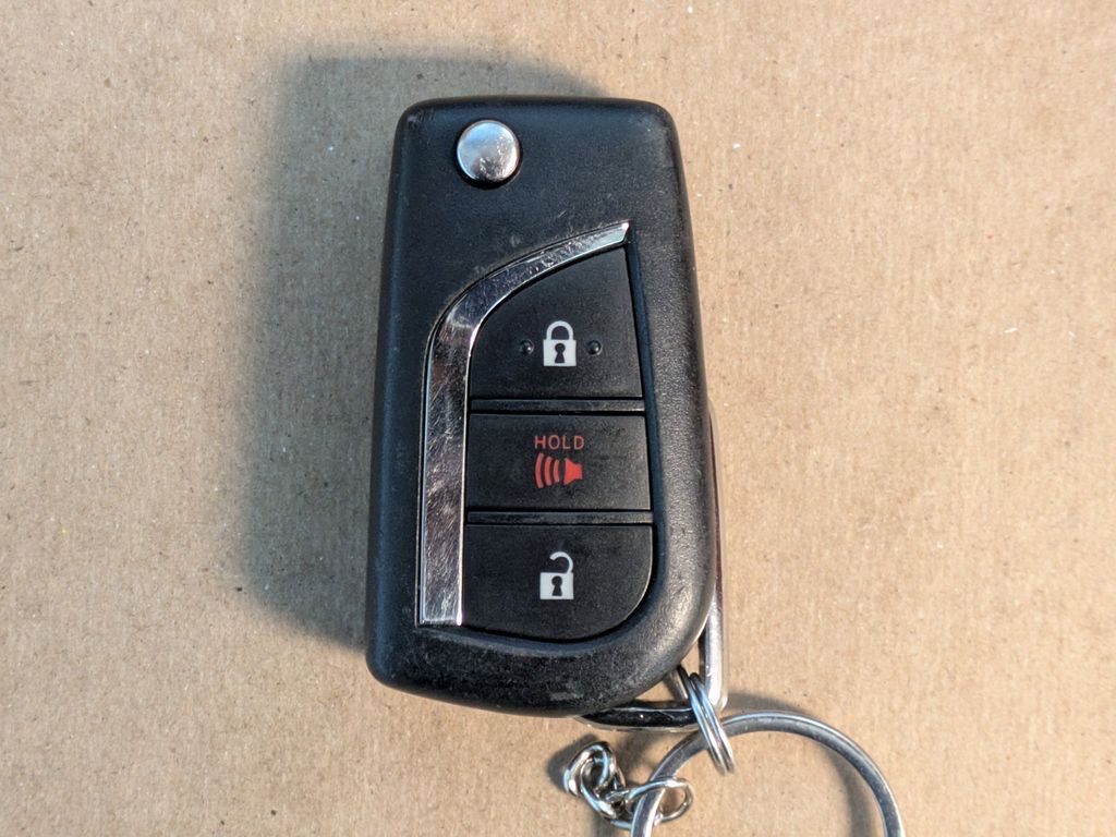 Thumbnail: 2021 Toyota RAV4 - 18