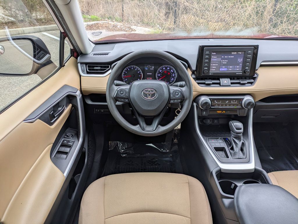 Thumbnail: 2021 Toyota RAV4 - 10