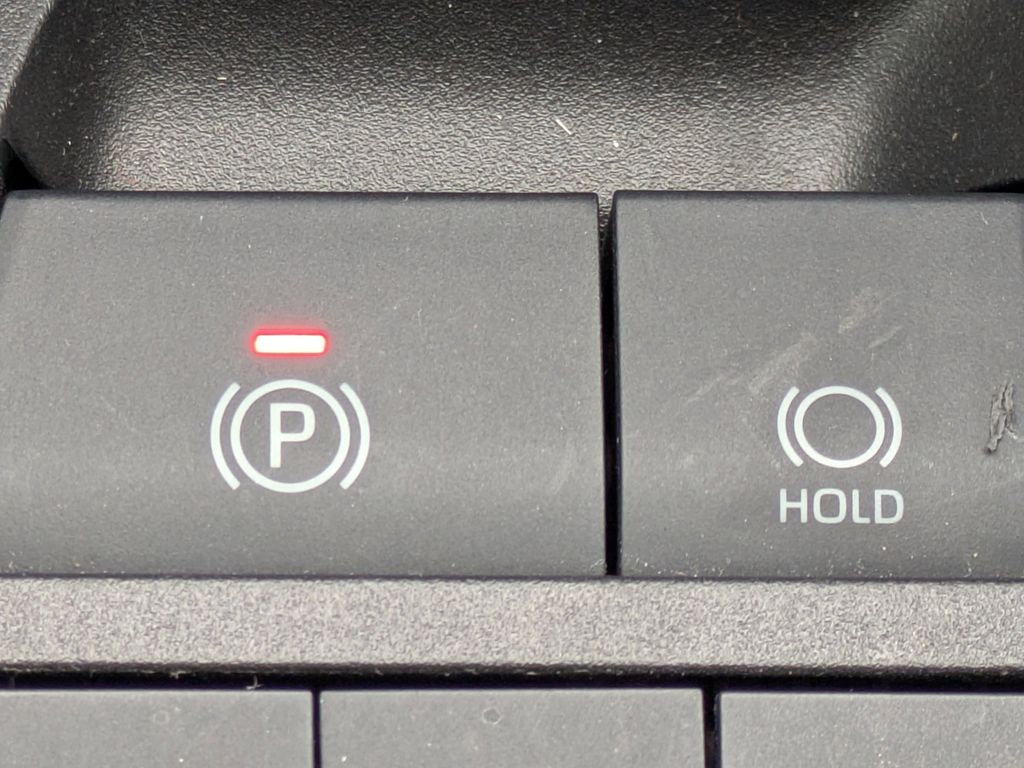 Thumbnail: 2021 Toyota RAV4 - 27