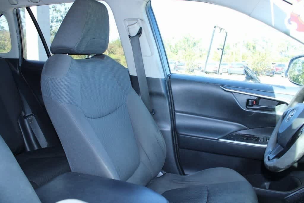 Thumbnail: 2021 Toyota RAV4 - 6