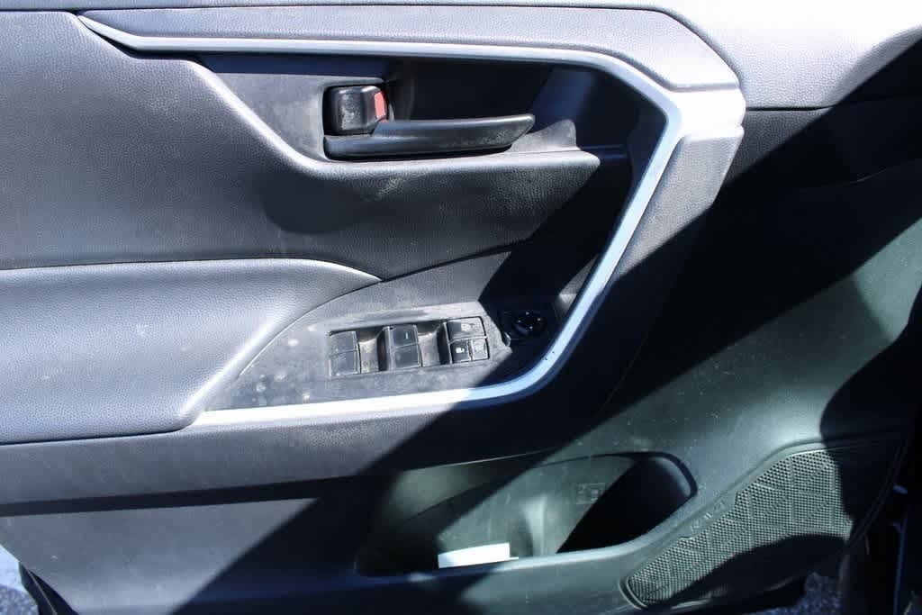 Thumbnail: 2021 Toyota RAV4 - 12