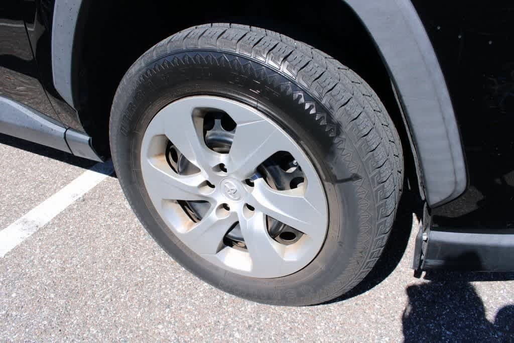 Thumbnail: 2021 Toyota RAV4 - 4