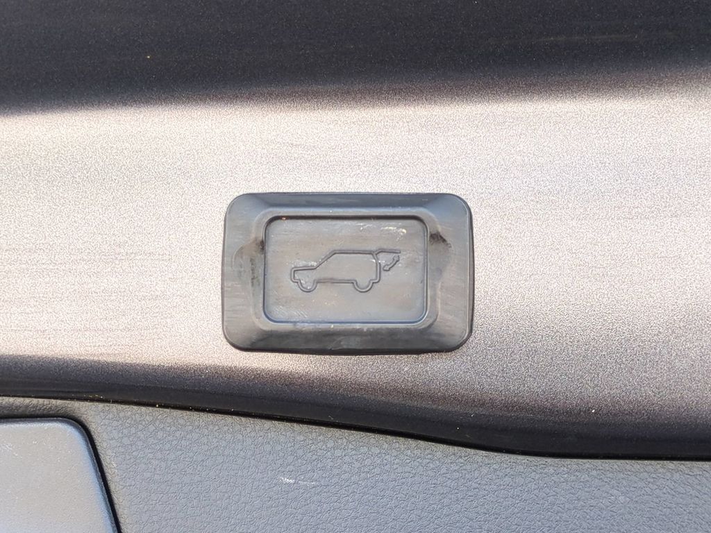 Thumbnail: 2020 Toyota RAV4 - 22