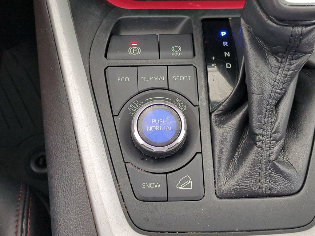 Thumbnail: 2020 Toyota RAV4 - 29