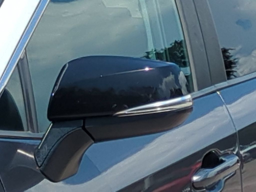 Thumbnail: 2020 Toyota RAV4 - 7