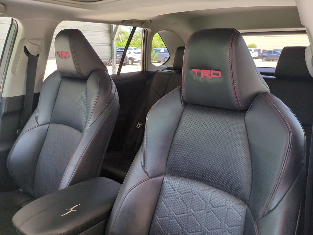 Thumbnail: 2020 Toyota RAV4 - 12