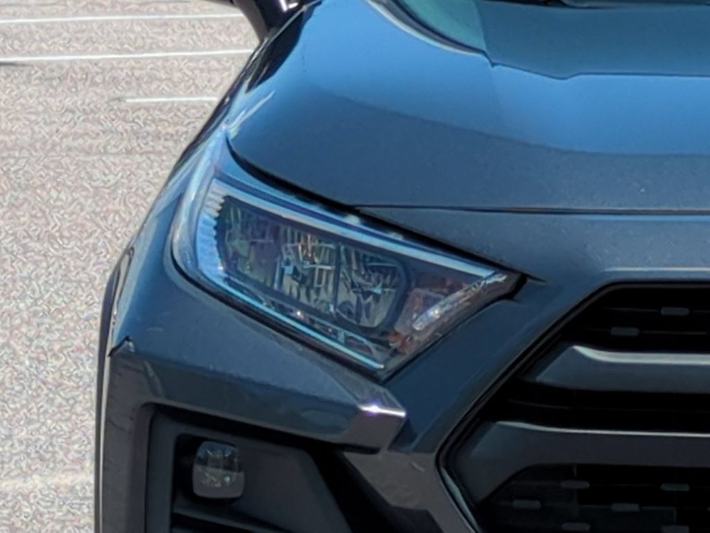 Thumbnail: 2020 Toyota RAV4 - 21