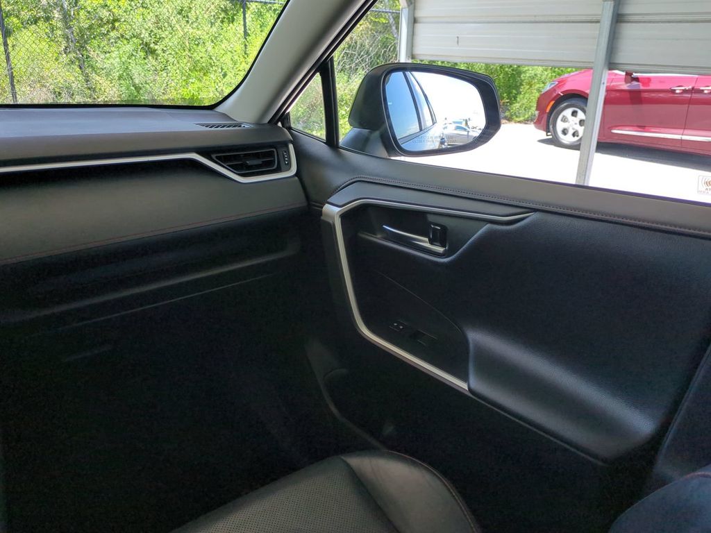 Thumbnail: 2020 Toyota RAV4 - 24