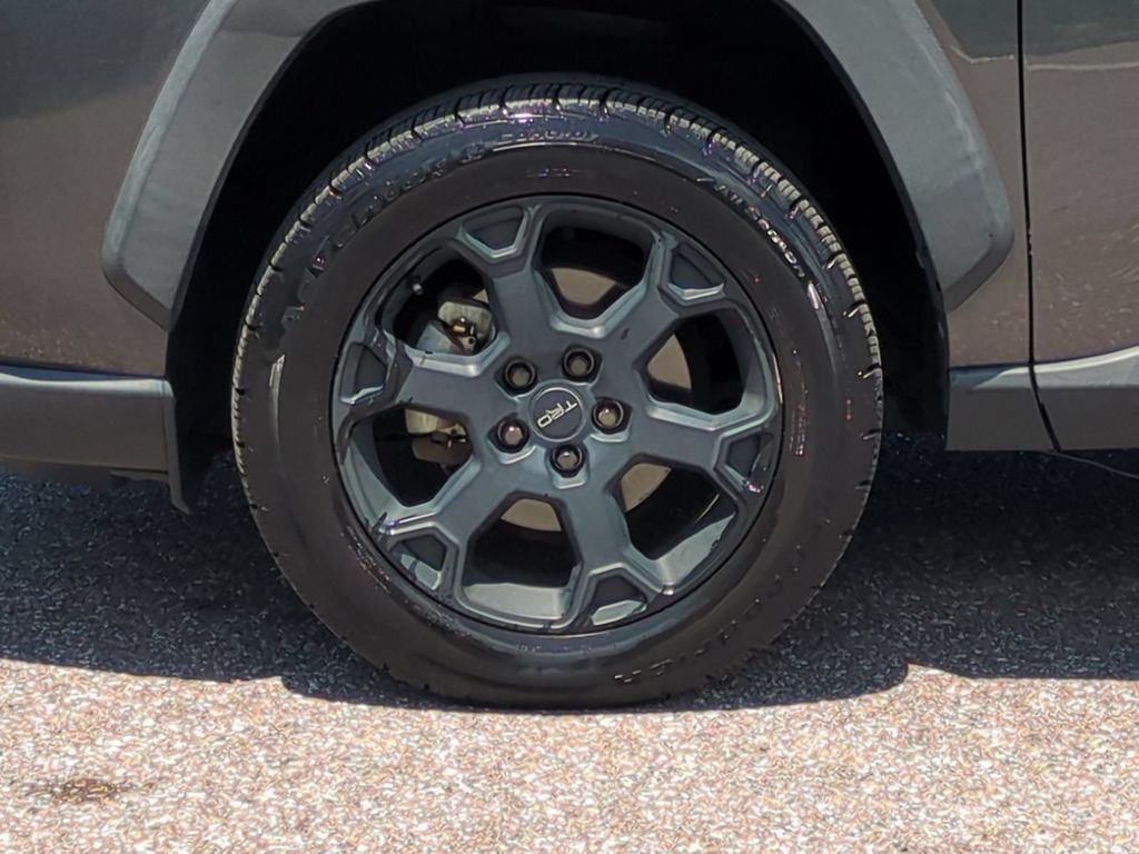 Thumbnail: 2020 Toyota RAV4 - 8