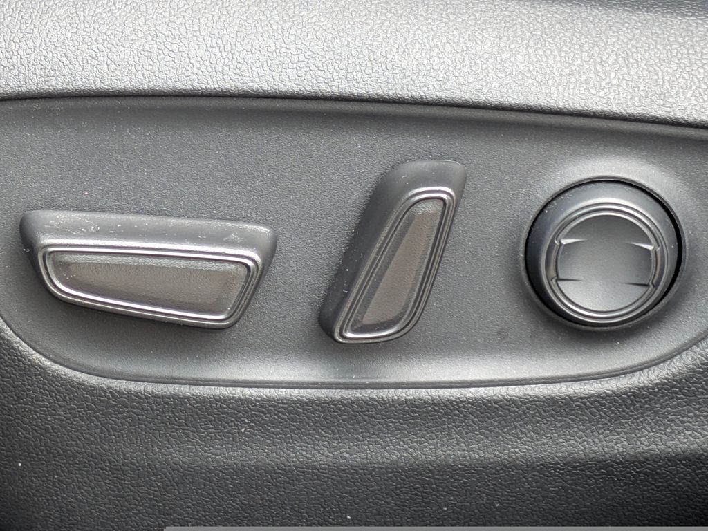 Thumbnail: 2023 Toyota RAV4 - 28