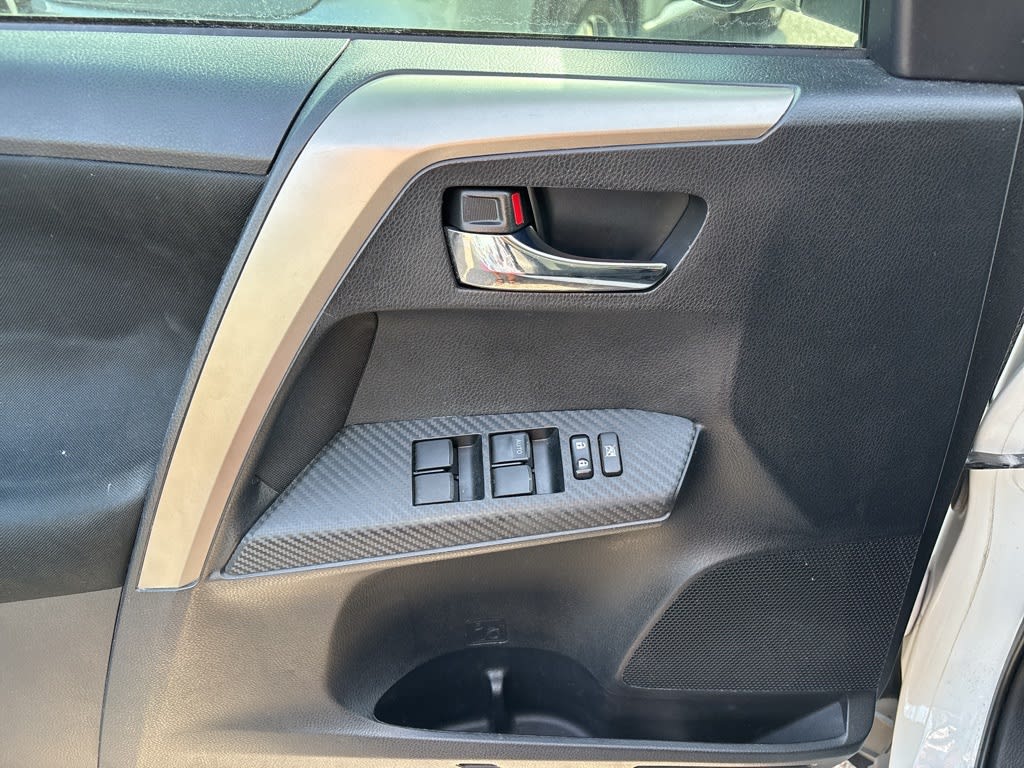 2014 Toyota RAV4 XLE 14
