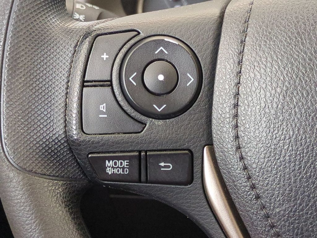 Thumbnail: 2014 Toyota RAV4 - 27