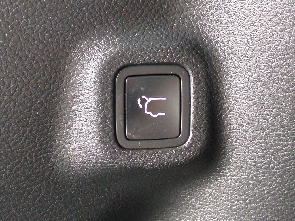 Thumbnail: 2021 Jeep Compass - 17