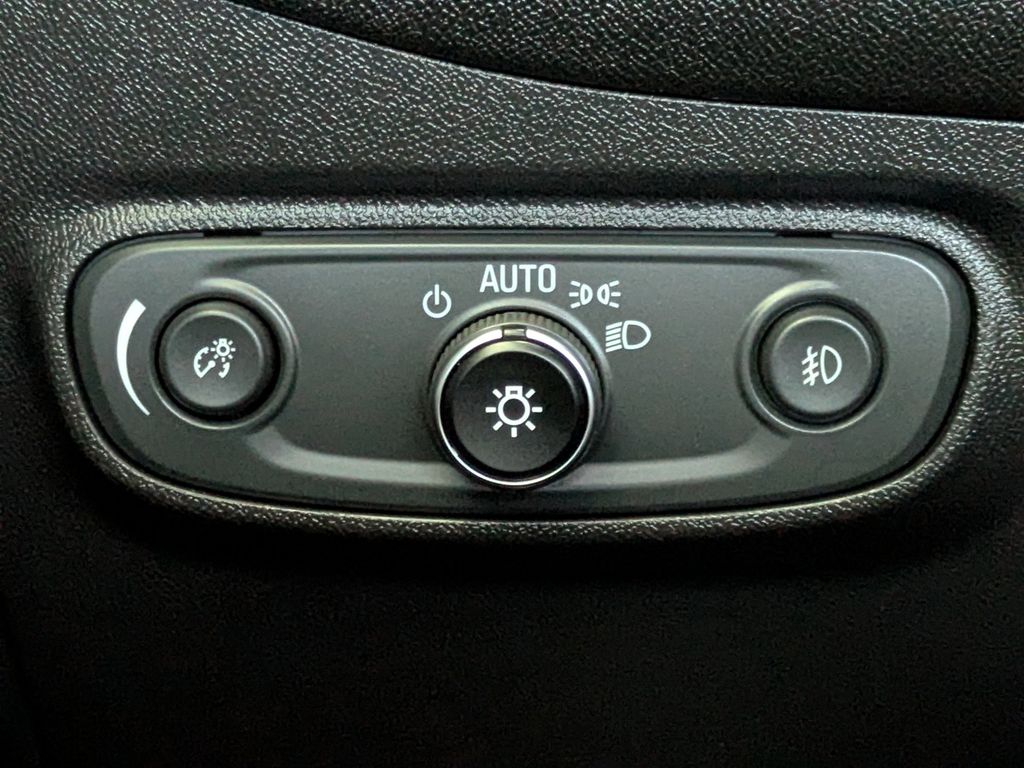 Thumbnail: 2021 Chevrolet Equinox - 32