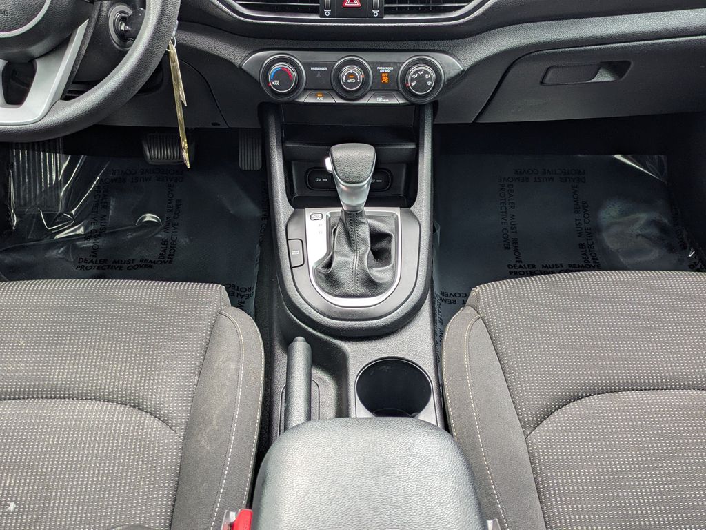 Thumbnail: 2021 Kia Forte - 16
