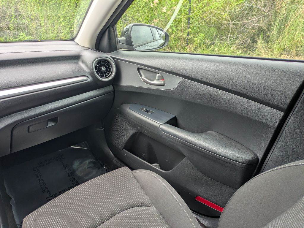 Thumbnail: 2021 Kia Forte - 23
