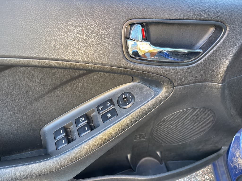 Thumbnail: 2017 Kia Forte - 13