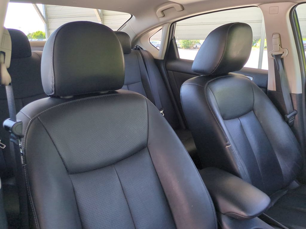 Thumbnail: 2019 Nissan Sentra - 10