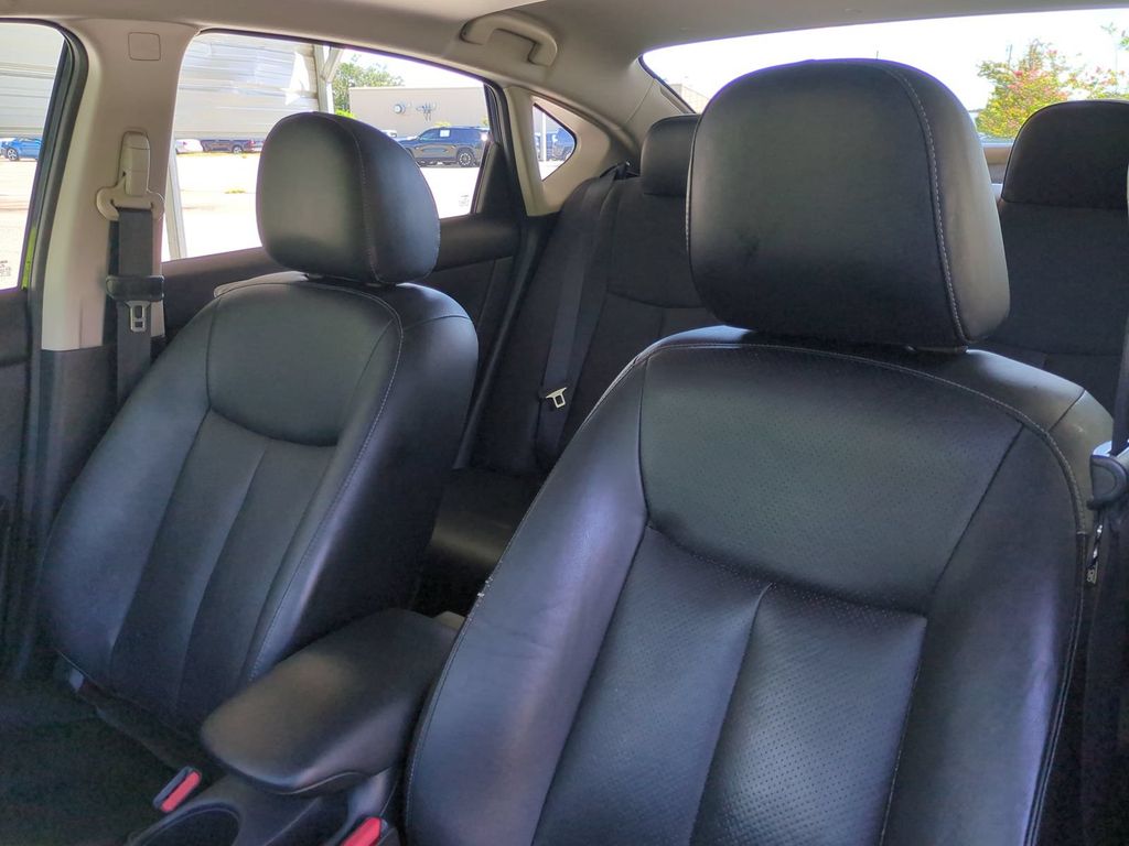 Thumbnail: 2019 Nissan Sentra - 17