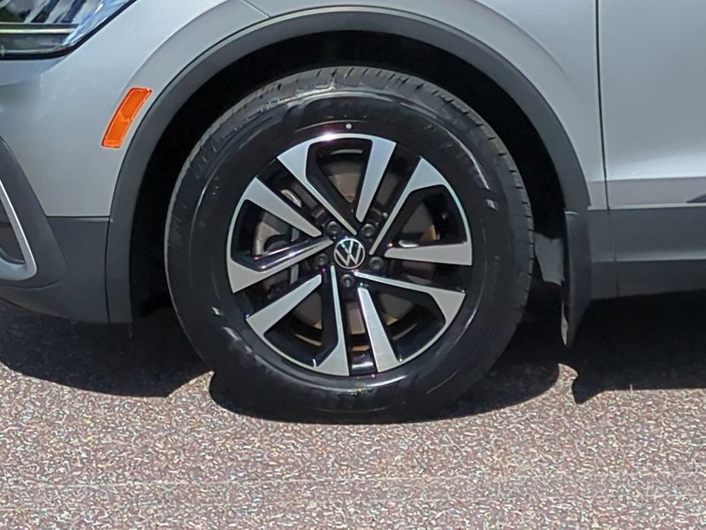 Thumbnail: 2023 Volkswagen Tiguan - 8