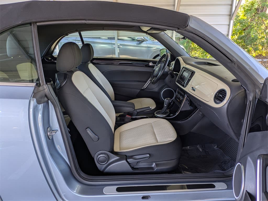 Thumbnail: 2019 Volkswagen Beetle - 21