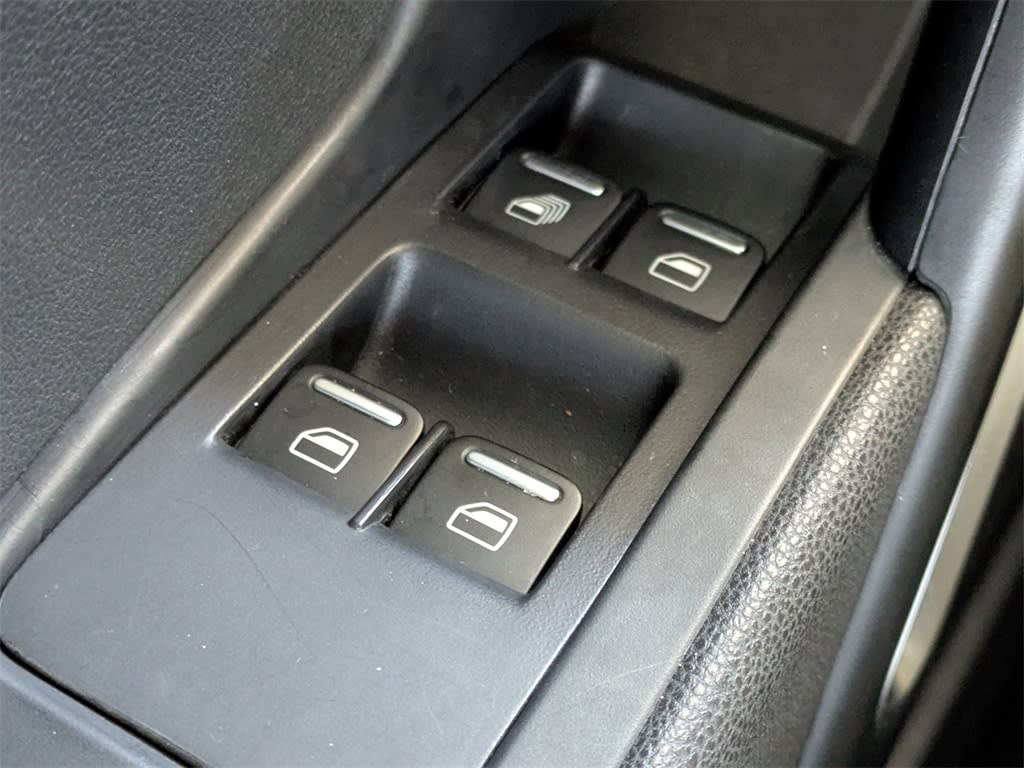 Thumbnail: 2019 Volkswagen Beetle - 27