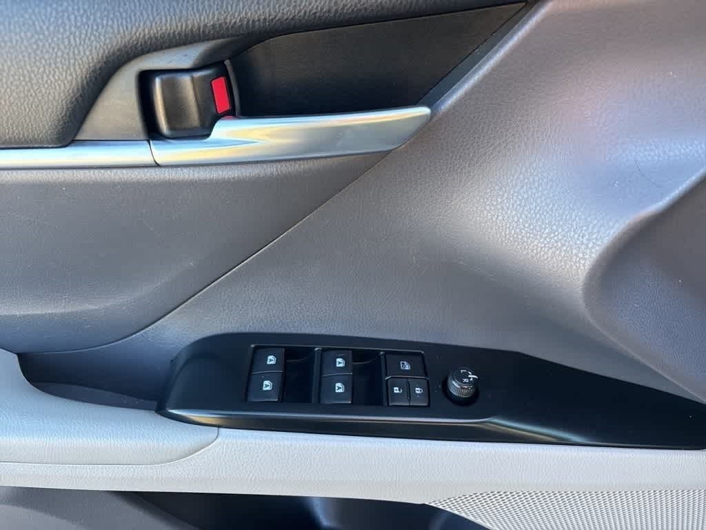 Thumbnail: 2018 Toyota Camry - 12