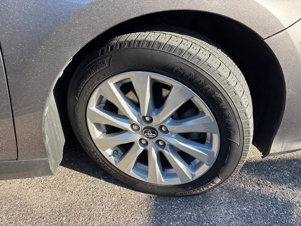 Thumbnail: 2018 Toyota Camry - 5