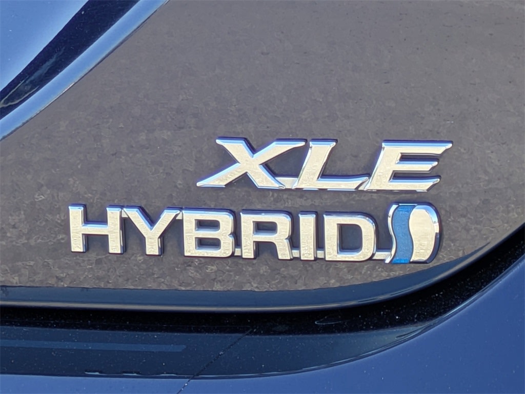 Thumbnail: 2021 Toyota Camry - 22