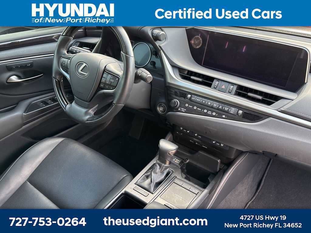 Thumbnail: 2019 Lexus ES - 2