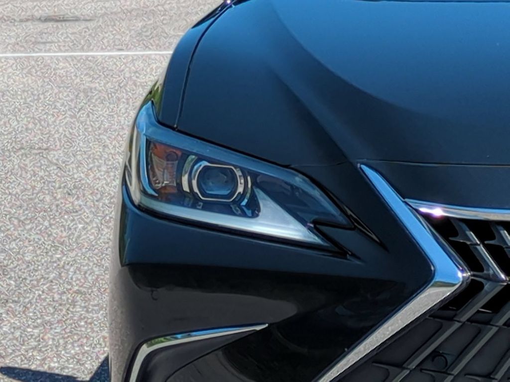 Thumbnail: 2022 Lexus ES - 19
