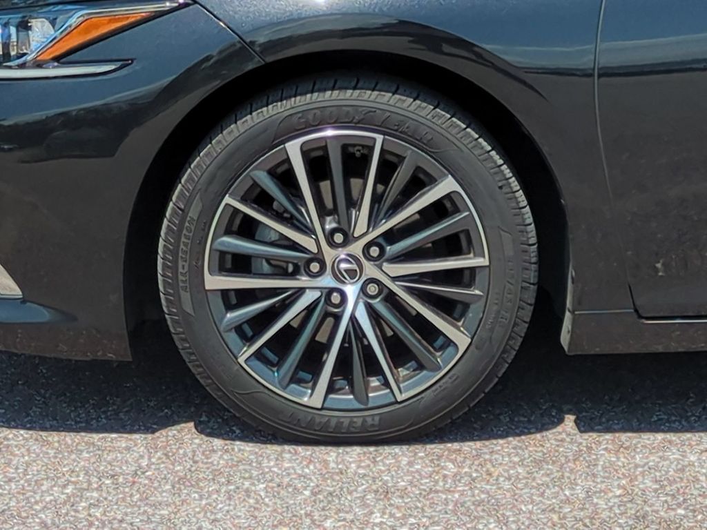 Thumbnail: 2022 Lexus ES - 7