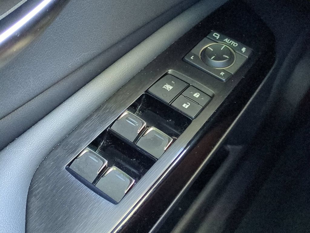 Thumbnail: 2022 Lexus ES - 29