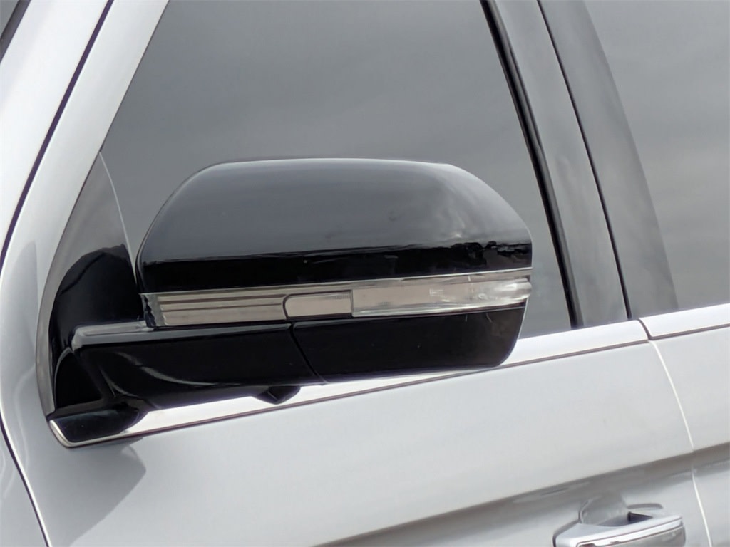 Thumbnail: 2020 Lincoln Navigator - 21