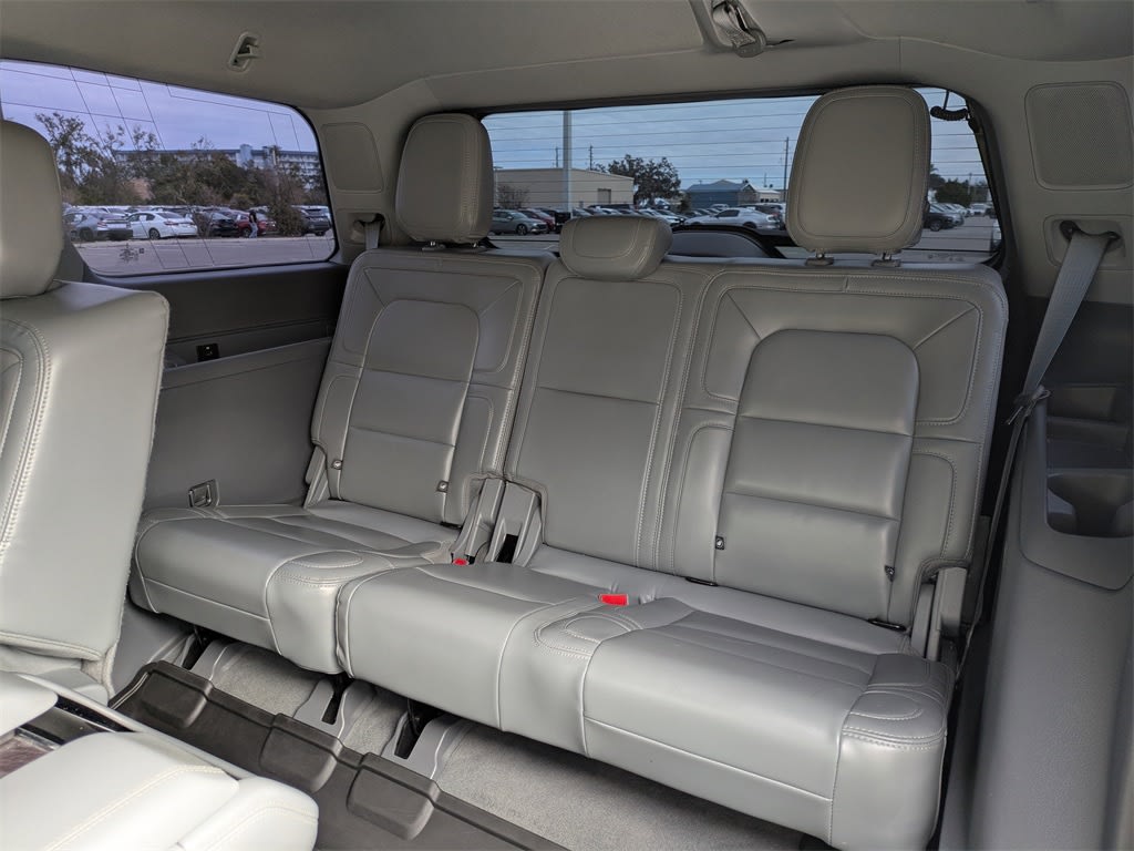 Thumbnail: 2020 Lincoln Navigator - 24