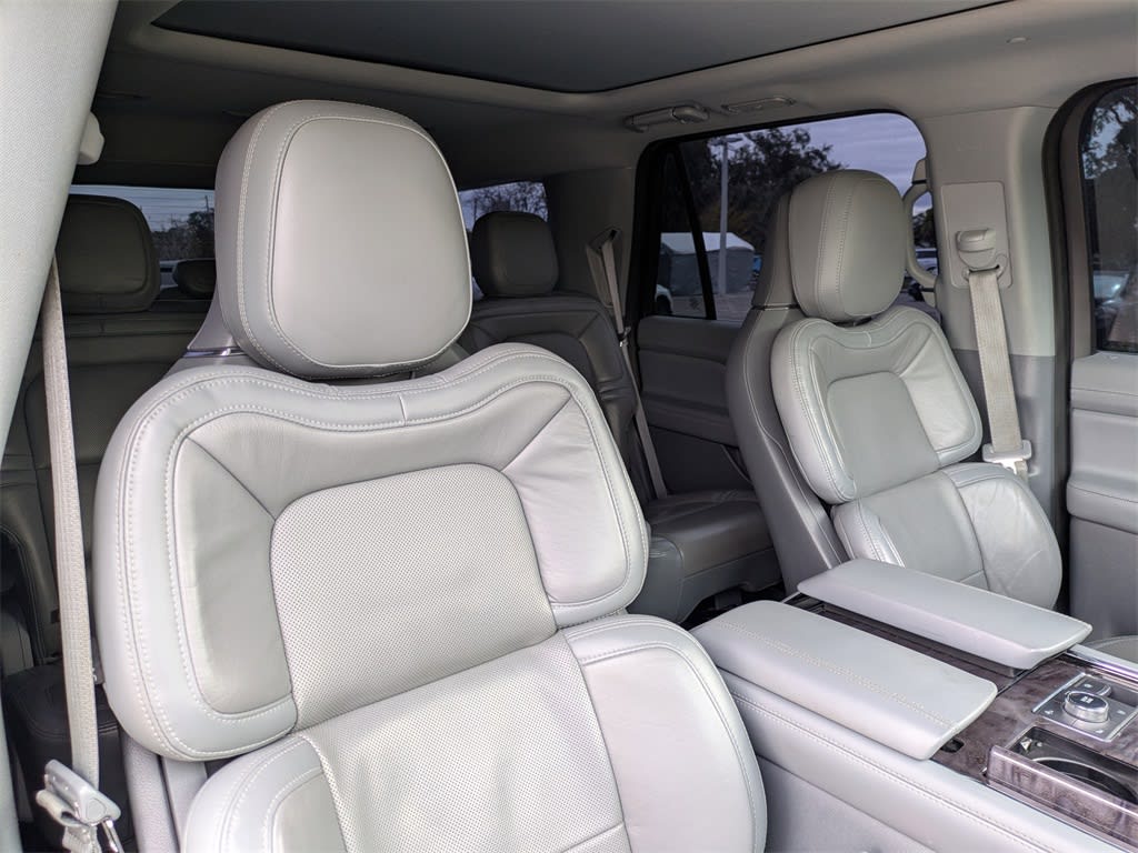 Thumbnail: 2020 Lincoln Navigator - 11